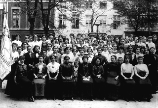 Photo du groupe du Syndicat de l'Aiguille, prise à Liège en 1914